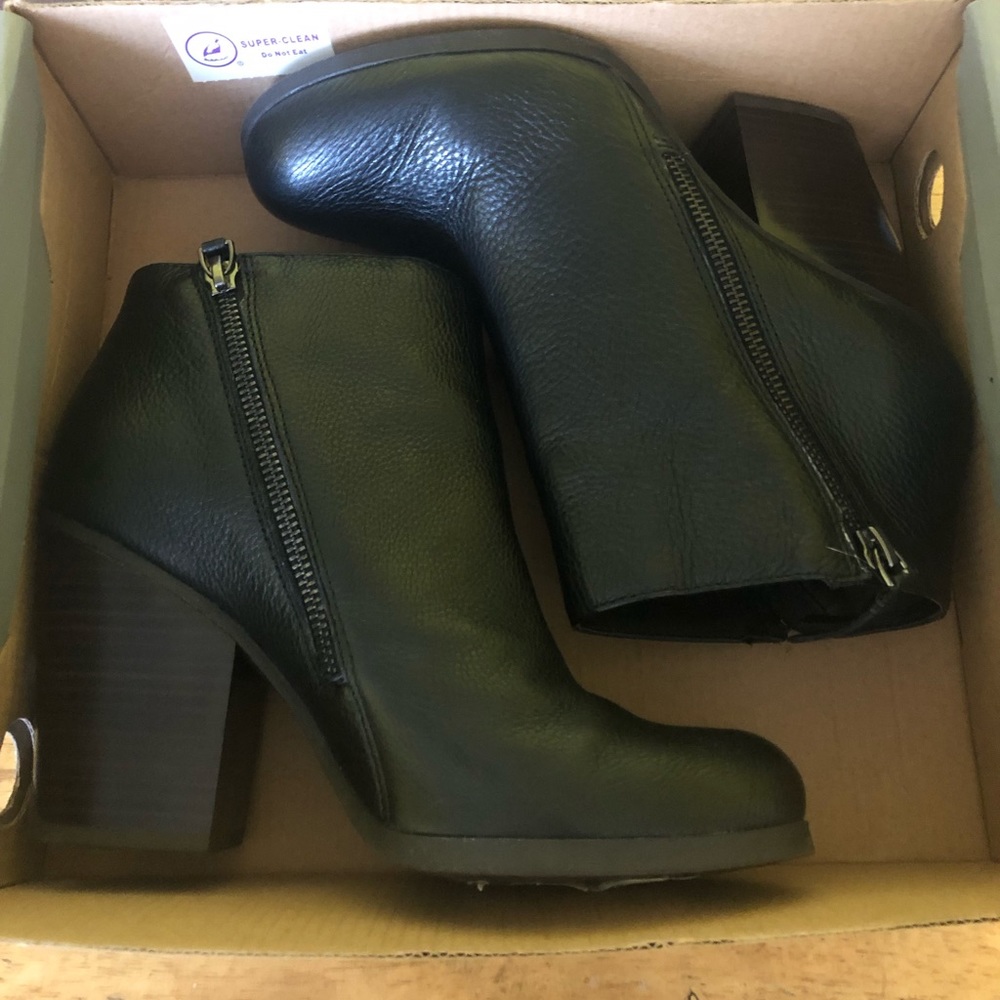Kenneth Cole Ankle Booties